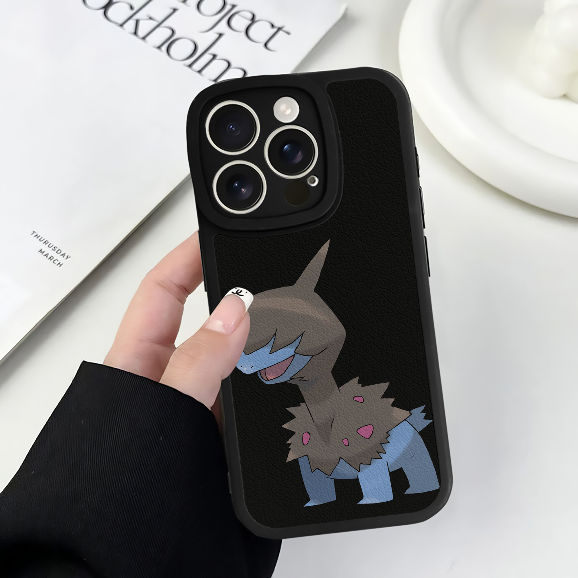 （画像用） ポケットモンスター Pokémon 【iPhone 16シリーズ対応】シリコンスマホケース（レザー調） 材質：シリコン